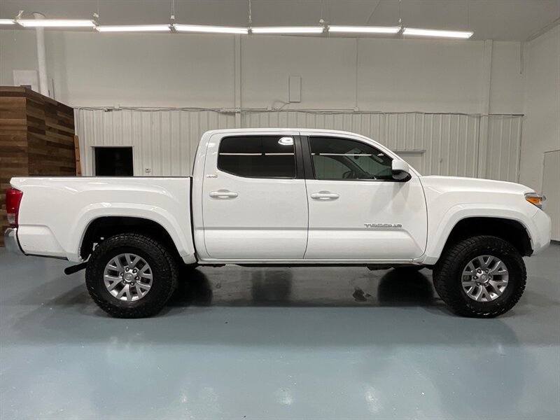 2017 Toyota Tacoma SR5 V6 Double Cab 4X4 / 3.5L V6 / Backup Camera  / NO RUST - Photo 4 - Gladstone, OR 97027