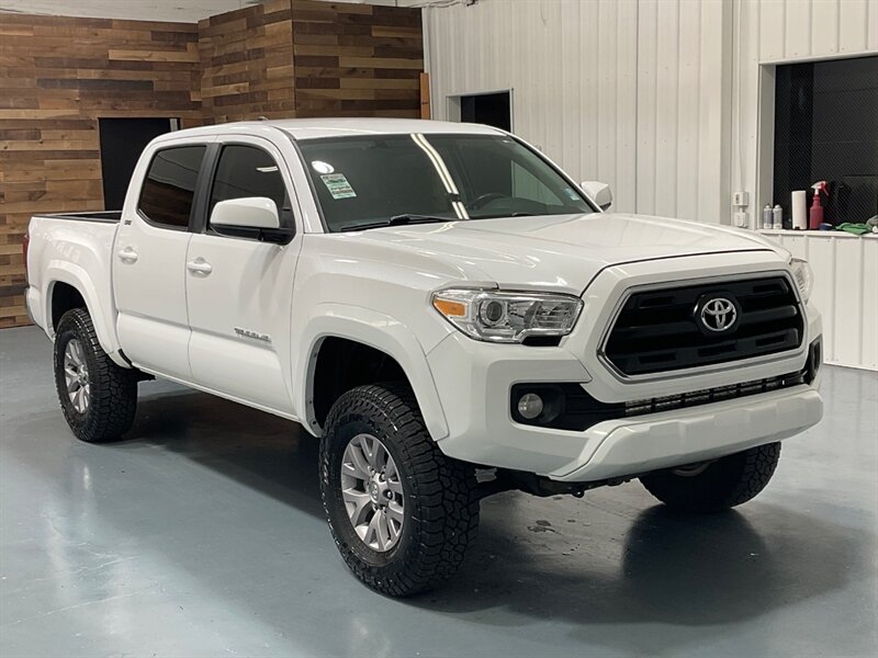 2017 Toyota Tacoma SR5 V6 Double Cab 4X4 / 3.5L V6 / Backup Camera  / NO RUST - Photo 2 - Gladstone, OR 97027