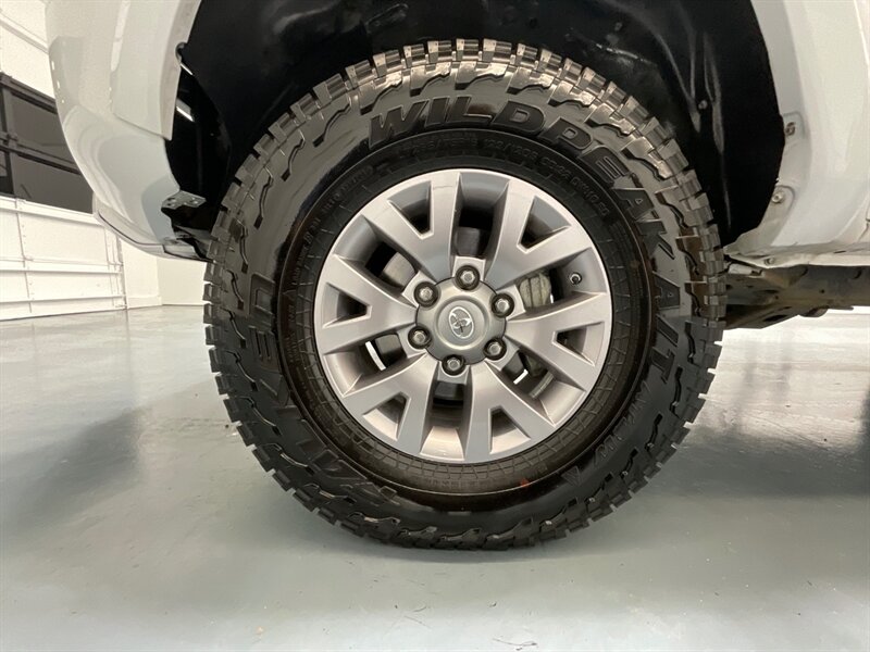 2017 Toyota Tacoma SR5 V6 Double Cab 4X4 / 3.5L V6 / Backup Camera  / NO RUST - Photo 23 - Gladstone, OR 97027