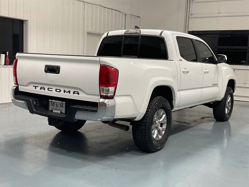 2017 Toyota Tacoma SR5 V6 Double Cab 4X4 / 3.5L V6 / Backup Camera  / NO RUST - Photo 8 - Gladstone, OR 97027