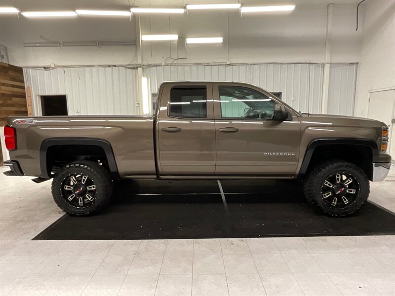 2015 Chevrolet Silverado 1500 LT Z71 4X4 / 5.3L V8 / Navi & Camera / LIFTED  / LOCAL OREGON TRUCK / LIFTED w. 33 " TOYO OPEN COUNTRY & 20 " WORK WHEELS / 75,000 MILES - Photo 4 - Gladstone, OR 97027