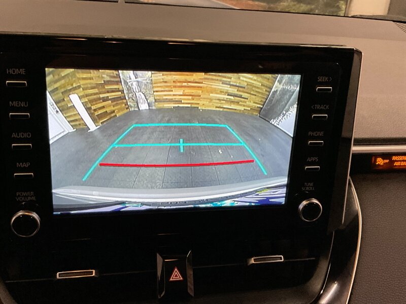 2020 Toyota Corolla SE Sedan / 1-OWNER /  Backup Camera / 1-OWNER - Photo 20 - Gladstone, OR 97027