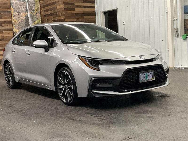 2020 Toyota Corolla SE Sedan / 1-OWNER /  Backup Camera / 1-OWNER - Photo 2 - Gladstone, OR 97027