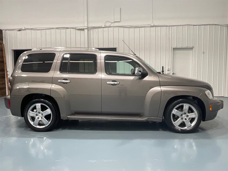2011 Chevrolet HHR LT Wagon / 2.2L 4Cyl / Only 89K Miles - Photo 4 - Gladstone, OR 97027