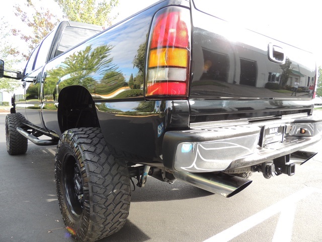 2005 GMC Sierra 2500 SLT / 4X4 / 6.6L Duramax Diesel / LIFTED LIFTED   - Photo 9 - Portland, OR 97217