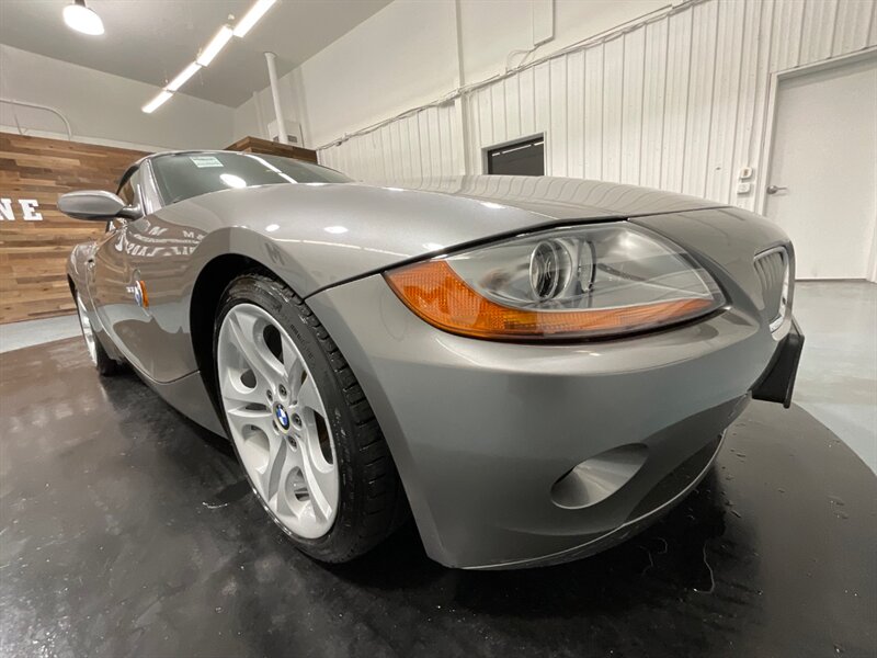 2003 BMW Z4 3.0i Roadster 2Dr Convertible / ONLY 38,000 MILES  / Premium & Sport Pkgs - Photo 53 - Gladstone, OR 97027