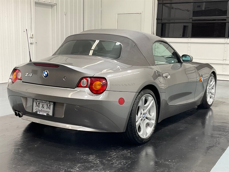 2003 BMW Z4 3.0i Roadster 2Dr Convertible / ONLY 38,000 MILES  / Premium & Sport Pkgs - Photo 8 - Gladstone, OR 97027