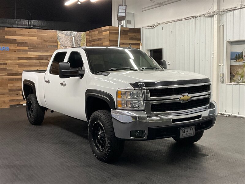 2008 Chevrolet Silverado 2500 LT1 4X4 / Crew Cab / 6.6L DURAMAX DIESEL / LIFTED   - Photo 2 - Gladstone, OR 97027