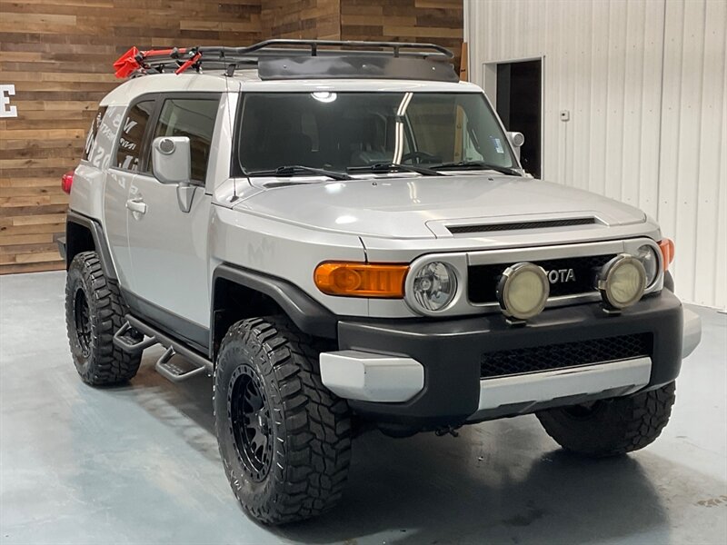 2007 Toyota FJ Cruiser 4X4 / 6-SPEED MANUAL / LIFTED w. NEW WHEEL TIRES  / Rear Diff Locks / Luggage Rack - Photo 2 - Gladstone, OR 97027