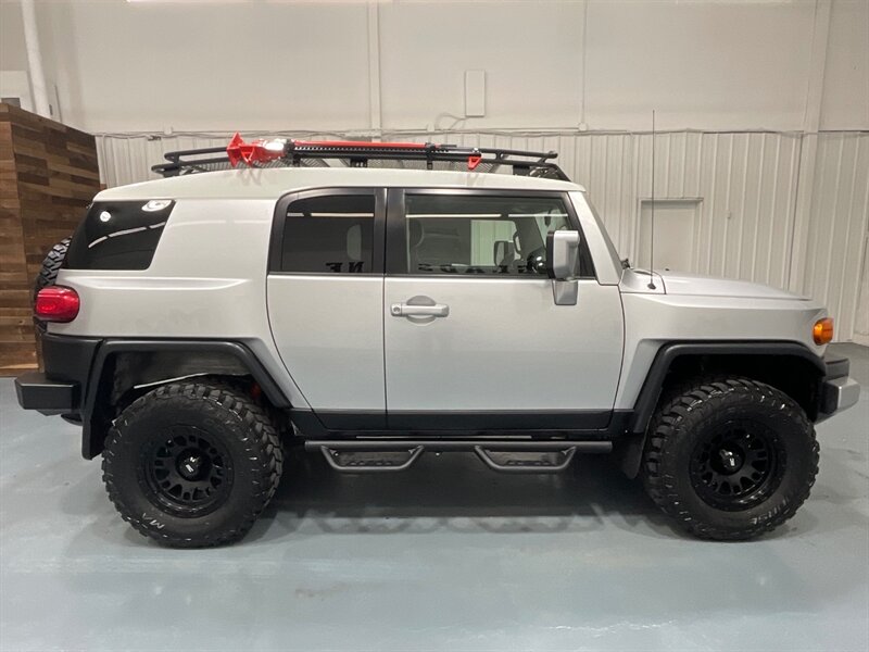 2007 Toyota FJ Cruiser 4X4 / 6-SPEED MANUAL / LIFTED w. NEW WHEEL TIRES  / Rear Diff Locks / Luggage Rack - Photo 4 - Gladstone, OR 97027