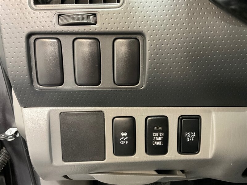 2014 Toyota Tacoma Regular Cab 4X4 / 2.7L 4Cyl / 5-SPEED MANUAL  / LOCAL OREGON TRUCK / ZERO RUST - Photo 17 - Gladstone, OR 97027