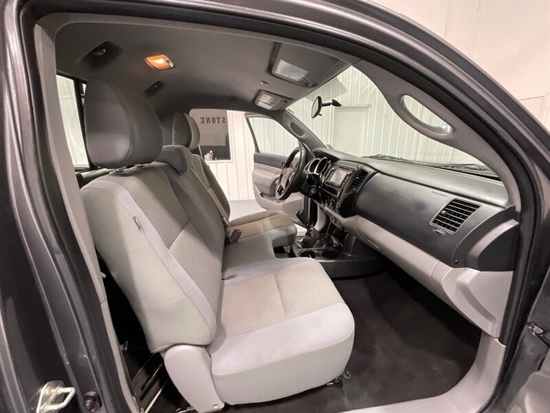 2014 Toyota Tacoma Regular Cab 4X4 / 2.7L 4Cyl / 5-SPEED MANUAL  / LOCAL OREGON TRUCK / ZERO RUST - Photo 12 - Gladstone, OR 97027
