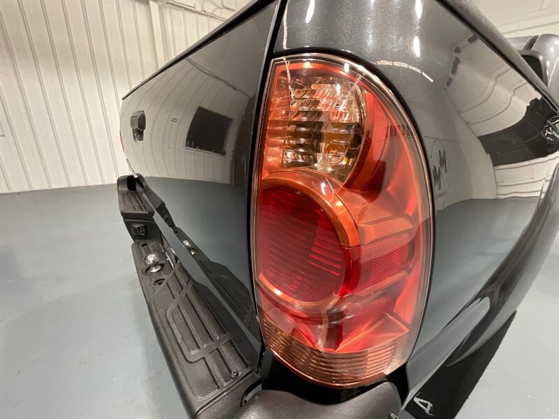 2014 Toyota Tacoma Regular Cab 4X4 / 2.7L 4Cyl / 5-SPEED MANUAL  / LOCAL OREGON TRUCK / ZERO RUST - Photo 29 - Gladstone, OR 97027