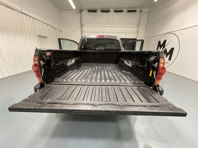 2014 Toyota Tacoma Regular Cab 4X4 / 2.7L 4Cyl / 5-SPEED MANUAL  / LOCAL OREGON TRUCK / ZERO RUST - Photo 10 - Gladstone, OR 97027