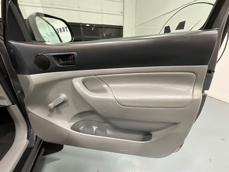 2014 Toyota Tacoma Regular Cab 4X4 / 2.7L 4Cyl / 5-SPEED MANUAL  / LOCAL OREGON TRUCK / ZERO RUST - Photo 33 - Gladstone, OR 97027