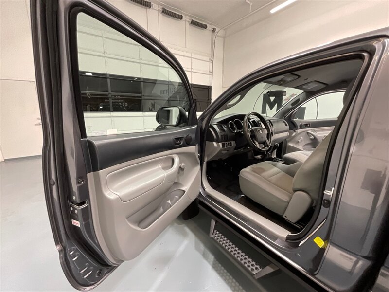 2014 Toyota Tacoma Regular Cab 4X4 / 2.7L 4Cyl / 5-SPEED MANUAL  / LOCAL OREGON TRUCK / ZERO RUST - Photo 31 - Gladstone, OR 97027