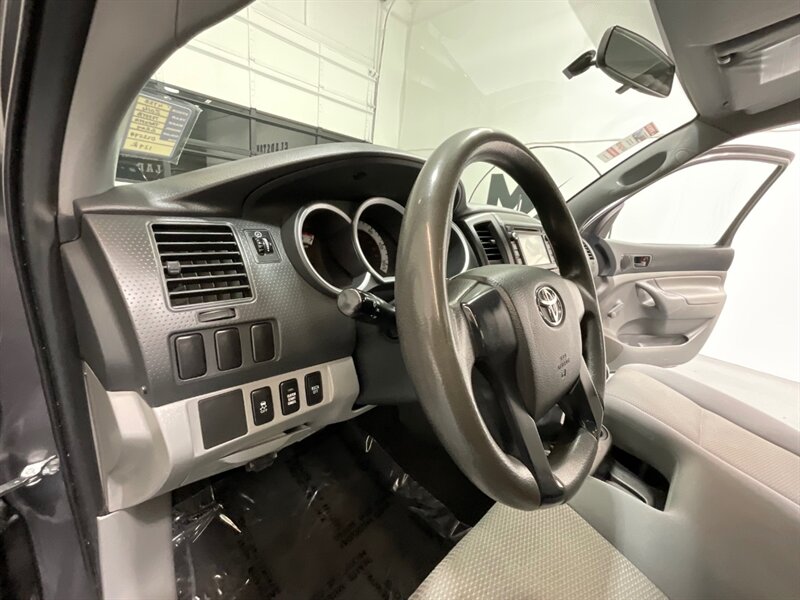 2014 Toyota Tacoma Regular Cab 4X4 / 2.7L 4Cyl / 5-SPEED MANUAL  / LOCAL OREGON TRUCK / ZERO RUST - Photo 19 - Gladstone, OR 97027