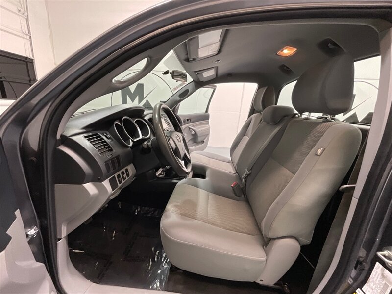 2014 Toyota Tacoma Regular Cab 4X4 / 2.7L 4Cyl / 5-SPEED MANUAL  / LOCAL OREGON TRUCK / ZERO RUST - Photo 11 - Gladstone, OR 97027