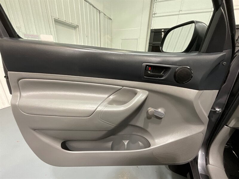 2014 Toyota Tacoma Regular Cab 4X4 / 2.7L 4Cyl / 5-SPEED MANUAL  / LOCAL OREGON TRUCK / ZERO RUST - Photo 32 - Gladstone, OR 97027