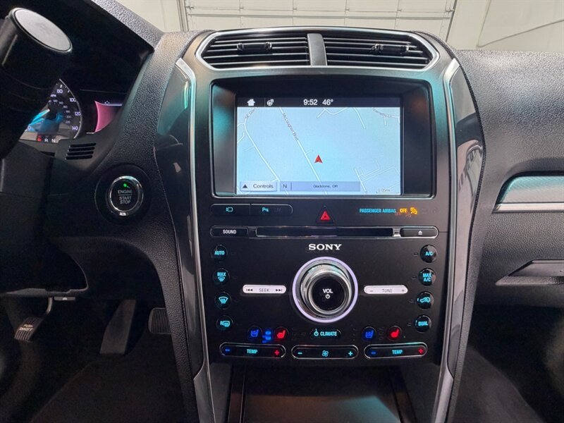 2017 Ford Explorer Sport AWD 3.5L ECOBOOST /3RD ROW SEAT /LEATHER / Heated & Cooled Leather Seats / Navi & Camera - Photo 18 - Gladstone, OR 97027