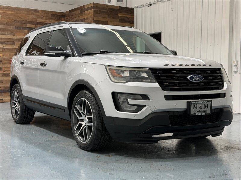 2017 Ford Explorer Sport AWD 3.5L ECOBOOST /3RD ROW SEAT /LEATHER / Heated & Cooled Leather Seats / Navi & Camera - Photo 57 - Gladstone, OR 97027