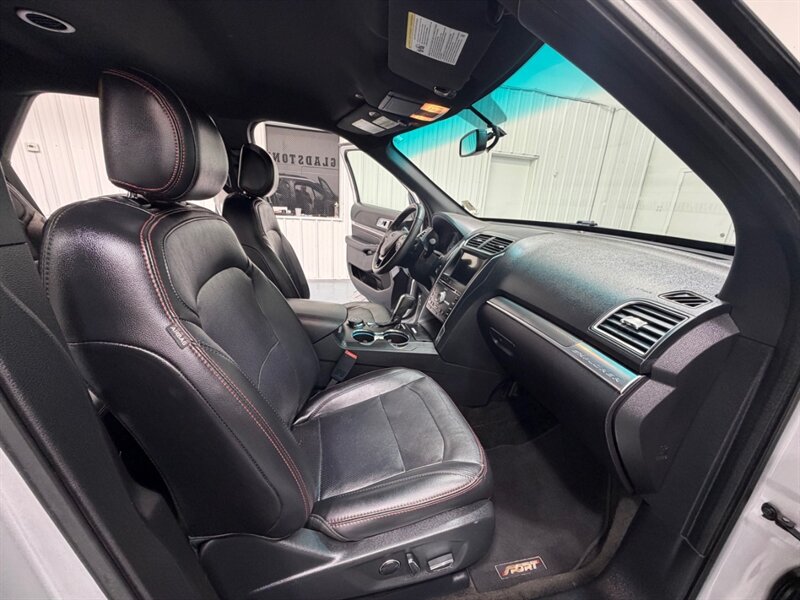 2017 Ford Explorer Sport AWD 3.5L ECOBOOST /3RD ROW SEAT /LEATHER / Heated & Cooled Leather Seats / Navi & Camera - Photo 15 - Gladstone, OR 97027