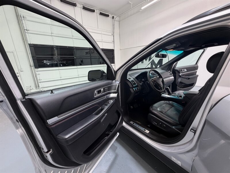 2017 Ford Explorer Sport AWD 3.5L ECOBOOST /3RD ROW SEAT /LEATHER / Heated & Cooled Leather Seats / Navi & Camera - Photo 31 - Gladstone, OR 97027