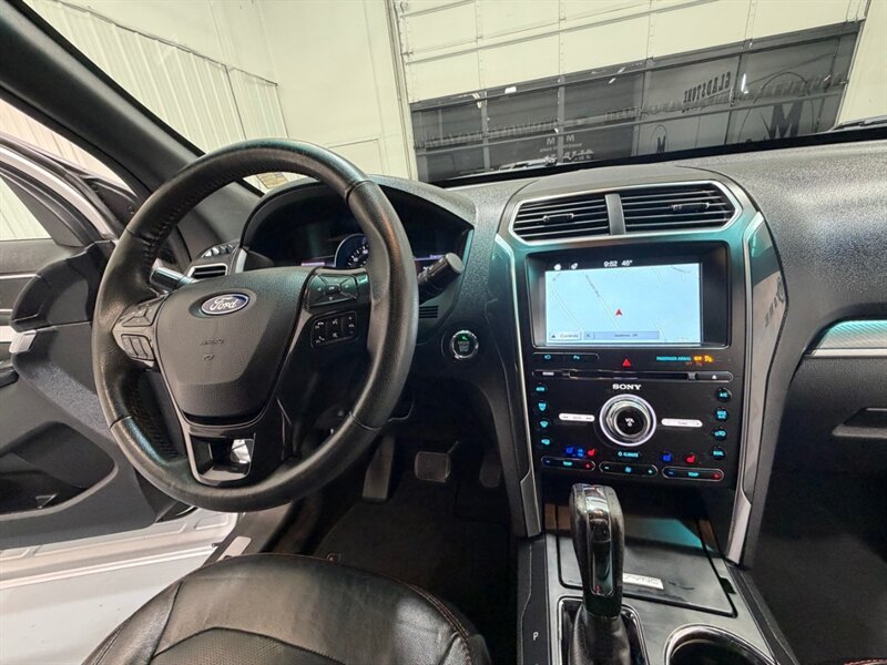2017 Ford Explorer Sport AWD 3.5L ECOBOOST /3RD ROW SEAT /LEATHER / Heated & Cooled Leather Seats / Navi & Camera - Photo 17 - Gladstone, OR 97027