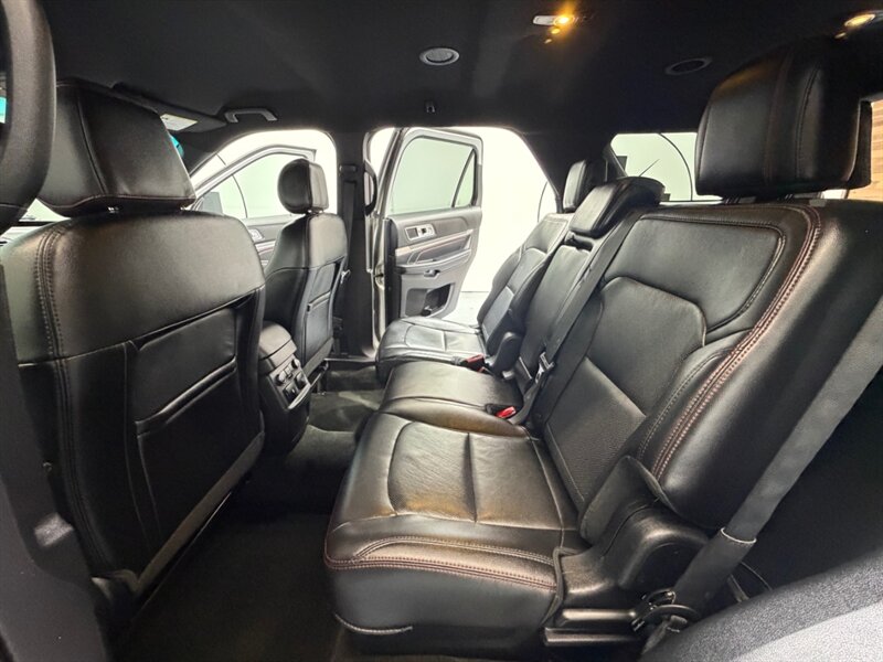 2017 Ford Explorer Sport AWD 3.5L ECOBOOST /3RD ROW SEAT /LEATHER / Heated & Cooled Leather Seats / Navi & Camera - Photo 10 - Gladstone, OR 97027