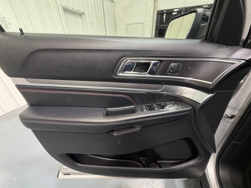 2017 Ford Explorer Sport AWD 3.5L ECOBOOST /3RD ROW SEAT /LEATHER / Heated & Cooled Leather Seats / Navi & Camera - Photo 32 - Gladstone, OR 97027