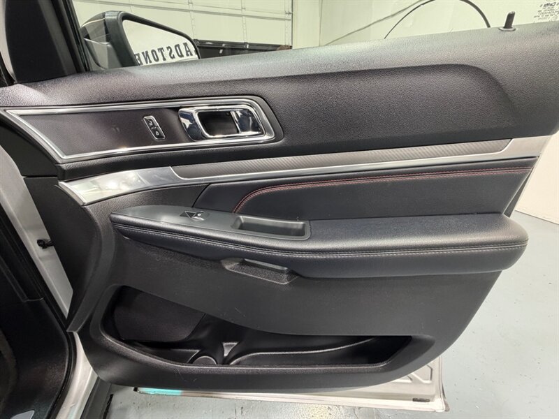 2017 Ford Explorer Sport AWD 3.5L ECOBOOST /3RD ROW SEAT /LEATHER / Heated & Cooled Leather Seats / Navi & Camera - Photo 33 - Gladstone, OR 97027