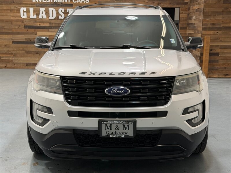 2017 Ford Explorer Sport AWD 3.5L ECOBOOST /3RD ROW SEAT /LEATHER / Heated & Cooled Leather Seats / Navi & Camera - Photo 5 - Gladstone, OR 97027
