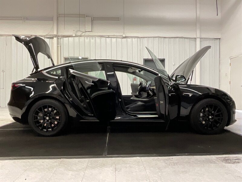 2018 Tesla Model 3 Long Range Sedan / AUTO PILOT / NEW WHEELS & TIRES  / Leather & Heated seats / LONG RANGE / 76,000 MILES - Photo 38 - Gladstone, OR 97027