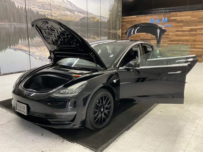 2018 Tesla Model 3 Long Range Sedan / AUTO PILOT / NEW WHEELS & TIRES  / Leather & Heated seats / LONG RANGE / 76,000 MILES - Photo 31 - Gladstone, OR 97027