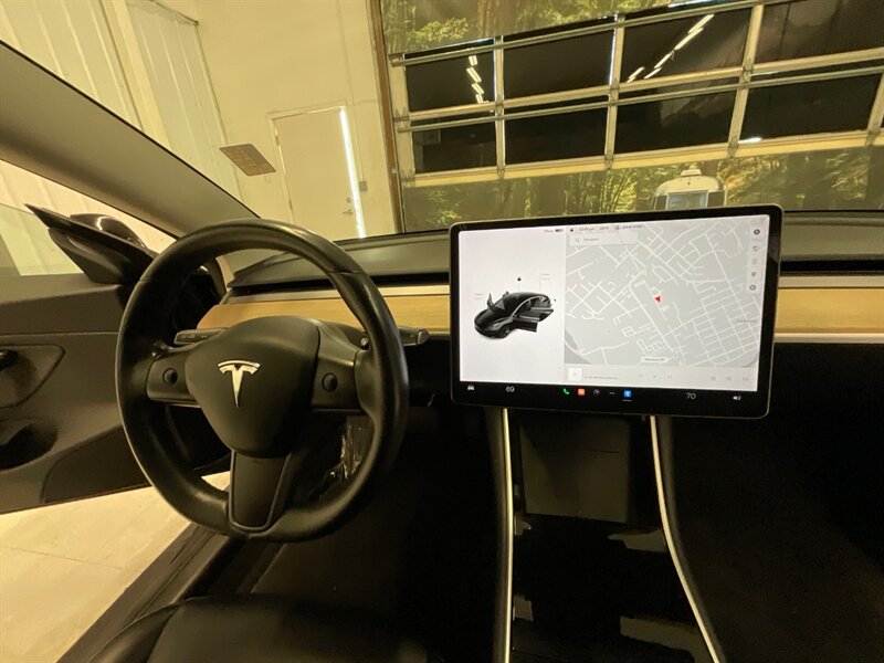 2018 Tesla Model 3 Long Range Sedan / AUTO PILOT / NEW WHEELS & TIRES  / Leather & Heated seats / LONG RANGE / 76,000 MILES - Photo 18 - Gladstone, OR 97027