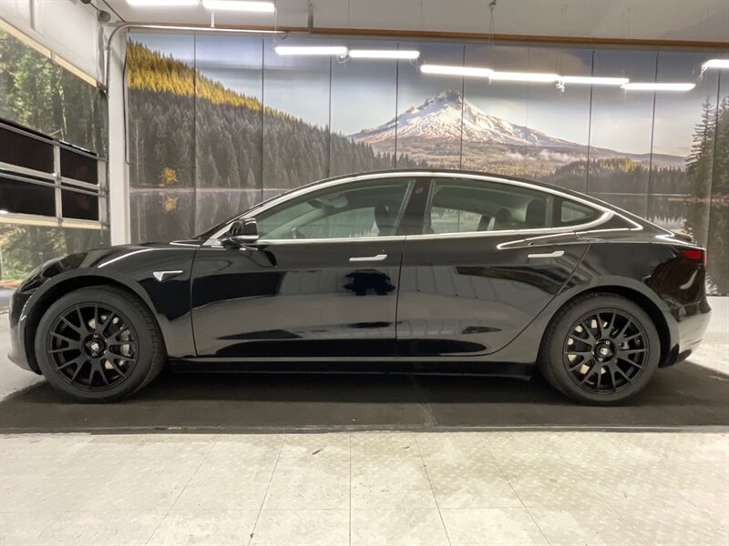 2018 Tesla Model 3 Long Range Sedan / AUTO PILOT / NEW WHEELS & TIRES  / Leather & Heated seats / LONG RANGE / 76,000 MILES - Photo 3 - Gladstone, OR 97027