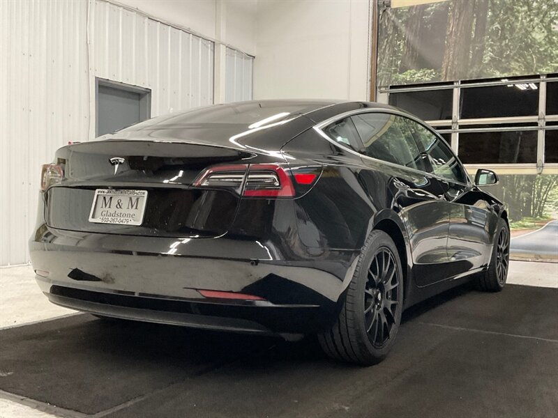 2018 Tesla Model 3 Long Range Sedan / AUTO PILOT / NEW WHEELS & TIRES  / Leather & Heated seats / LONG RANGE / 76,000 MILES - Photo 8 - Gladstone, OR 97027