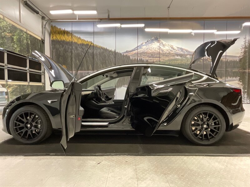 2018 Tesla Model 3 Long Range Sedan / AUTO PILOT / NEW WHEELS & TIRES  / Leather & Heated seats / LONG RANGE / 76,000 MILES - Photo 33 - Gladstone, OR 97027