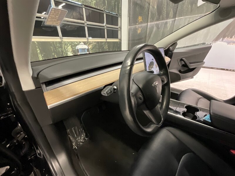 2018 Tesla Model 3 Long Range Sedan / AUTO PILOT / NEW WHEELS & TIRES  / Leather & Heated seats / LONG RANGE / 76,000 MILES - Photo 16 - Gladstone, OR 97027