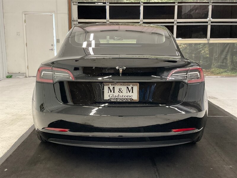 2018 Tesla Model 3 Long Range Sedan / AUTO PILOT / NEW WHEELS & TIRES  / Leather & Heated seats / LONG RANGE / 76,000 MILES - Photo 6 - Gladstone, OR 97027