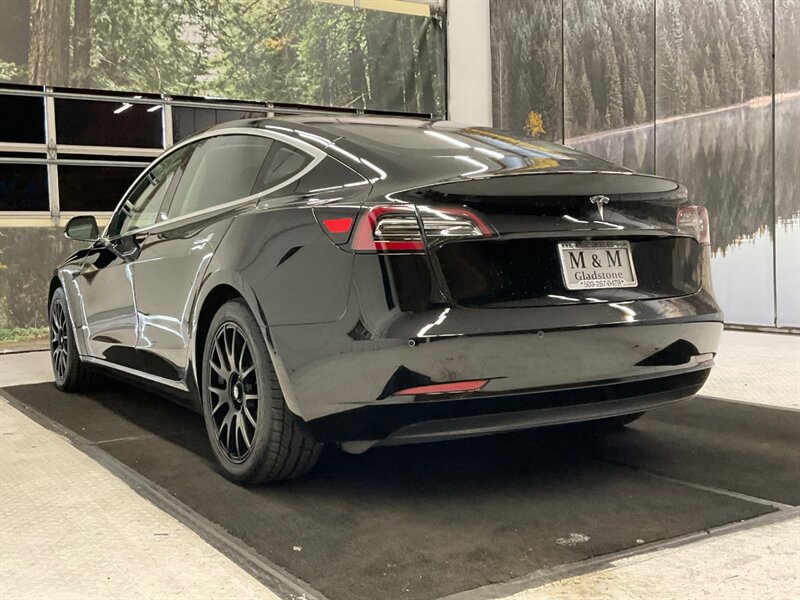 2018 Tesla Model 3 Long Range Sedan / AUTO PILOT / NEW WHEELS & TIRES  / Leather & Heated seats / LONG RANGE / 76,000 MILES - Photo 7 - Gladstone, OR 97027