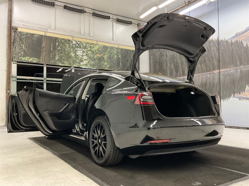 2018 Tesla Model 3 Long Range Sedan / AUTO PILOT / NEW WHEELS & TIRES  / Leather & Heated seats / LONG RANGE / 76,000 MILES - Photo 32 - Gladstone, OR 97027