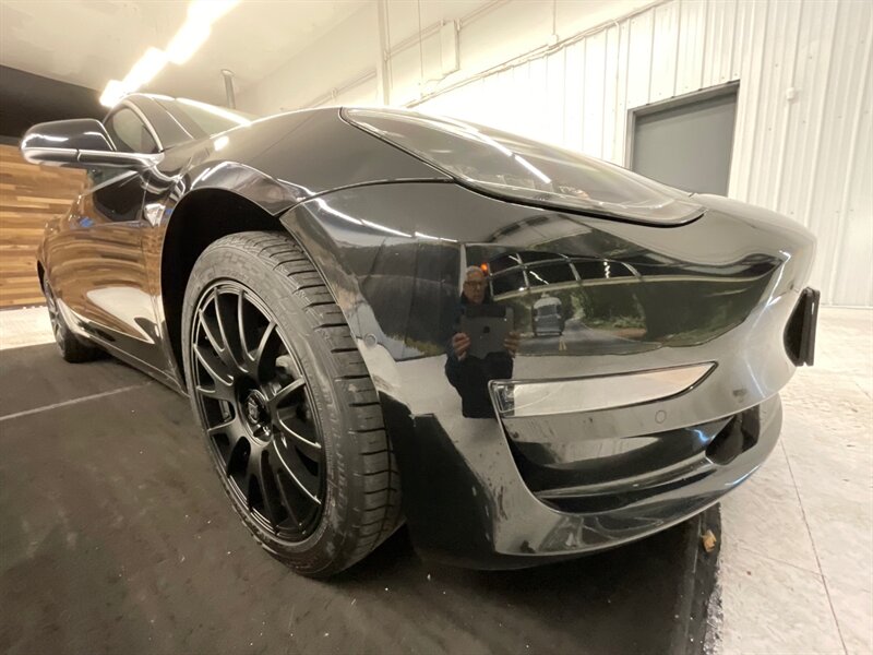 2018 Tesla Model 3 Long Range Sedan / AUTO PILOT / NEW WHEELS & TIRES  / Leather & Heated seats / LONG RANGE / 76,000 MILES - Photo 9 - Gladstone, OR 97027