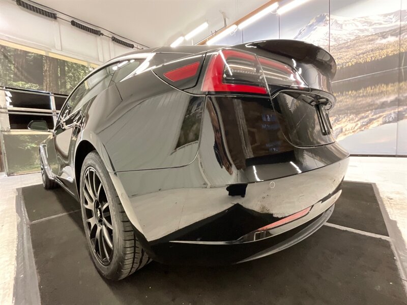 2018 Tesla Model 3 Long Range Sedan / AUTO PILOT / NEW WHEELS & TIRES  / Leather & Heated seats / LONG RANGE / 76,000 MILES - Photo 10 - Gladstone, OR 97027