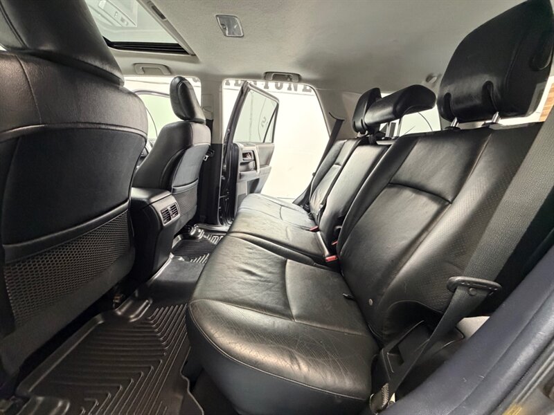 2012 Toyota 4Runner Limited 4x4 /Leather Heated seats / Sunroof /ZERO RUST / Navigation & Backup Camera - Photo 10 - Gladstone, OR 97027