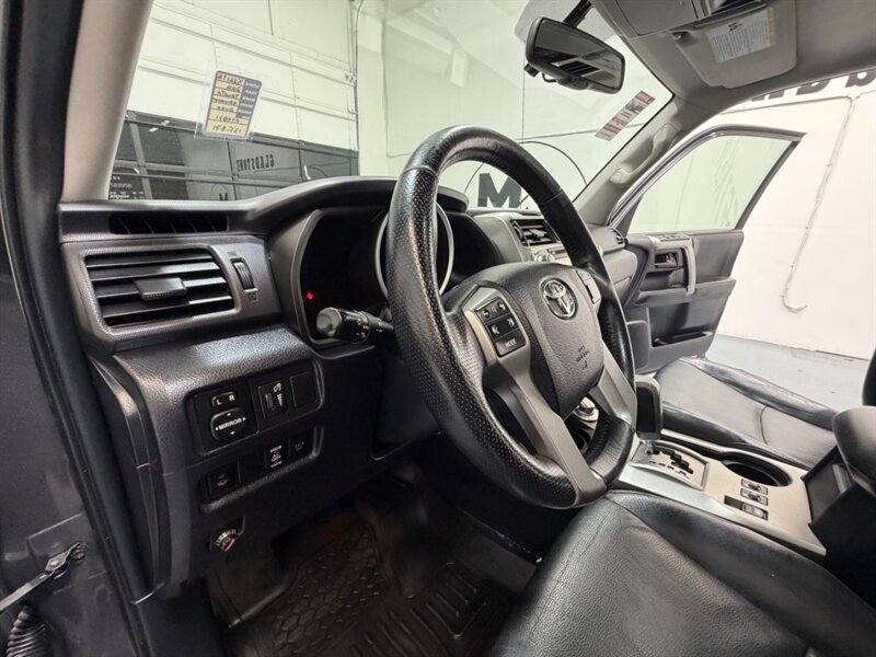 2012 Toyota 4Runner Limited 4x4 /Leather Heated seats / Sunroof /ZERO RUST / Navigation & Backup Camera - Photo 36 - Gladstone, OR 97027