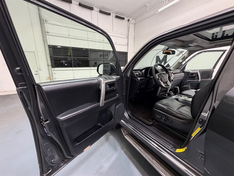 2012 Toyota 4Runner Limited 4x4 /Leather Heated seats / Sunroof /ZERO RUST / Navigation & Backup Camera - Photo 32 - Gladstone, OR 97027