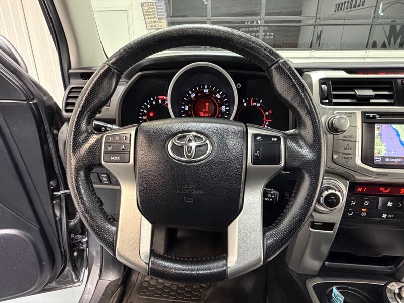 2012 Toyota 4Runner Limited 4x4 /Leather Heated seats / Sunroof /ZERO RUST / Navigation & Backup Camera - Photo 14 - Gladstone, OR 97027