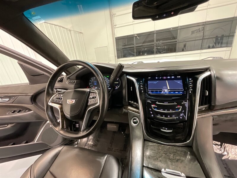 2016 Cadillac Escalade Platinum 4X4 / 6.2L V8 / Leather Sunroof / 1-OWNER  / FULLY LOADED LOCAL SUV - Photo 17 - Gladstone, OR 97027