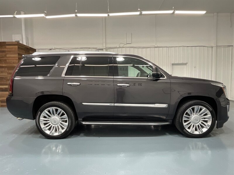 2016 Cadillac Escalade Platinum 4X4 / 6.2L V8 / Leather Sunroof / 1-OWNER  / FULLY LOADED LOCAL SUV - Photo 4 - Gladstone, OR 97027